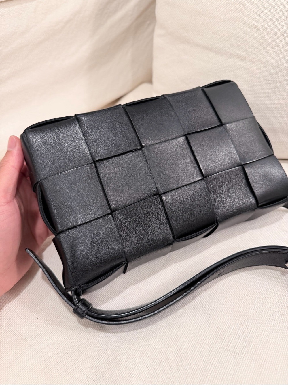 Bottega Veneta Cassette Shoulder Bag in Black - Picture 2 of 8